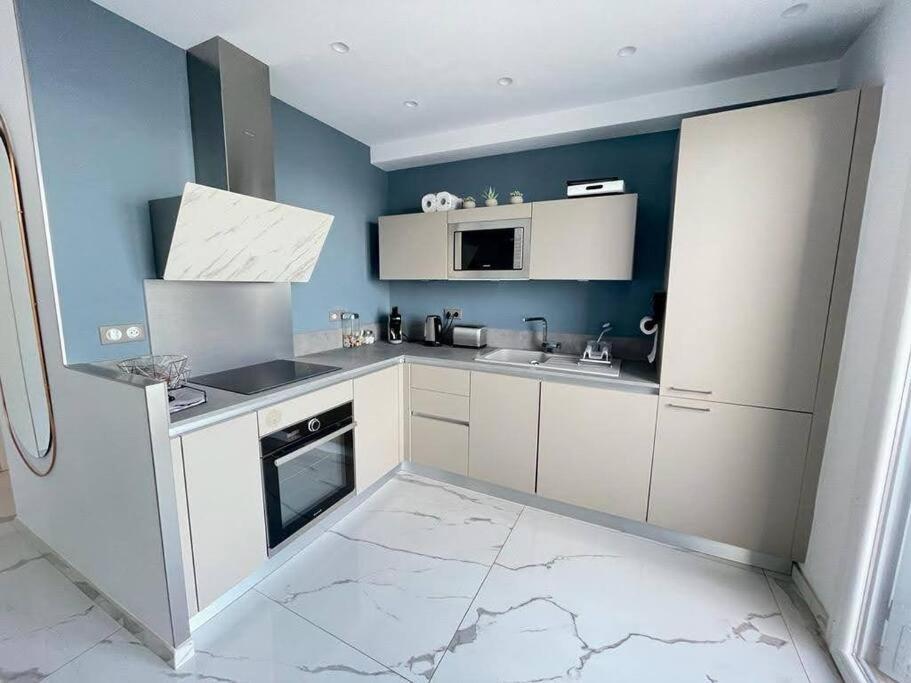 Beach Front, Superbe Appartement Pour 4 Personnes 尼斯 外观 照片