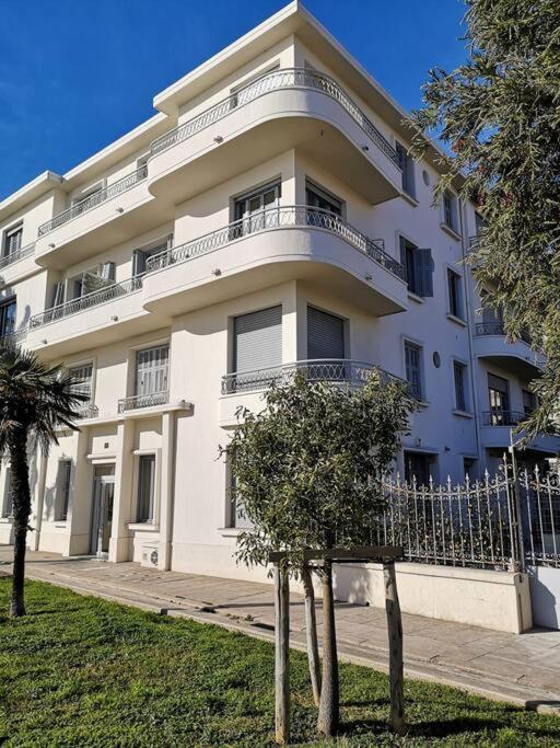 Beach Front, Superbe Appartement Pour 4 Personnes 尼斯 外观 照片