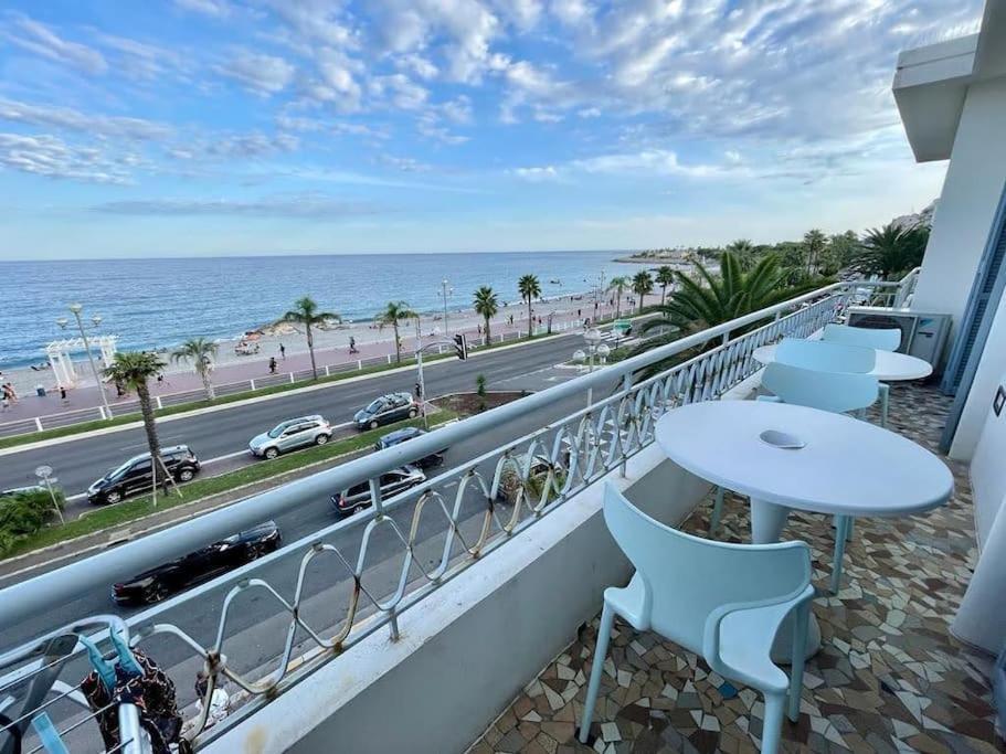 Beach Front, Superbe Appartement Pour 4 Personnes 尼斯 外观 照片