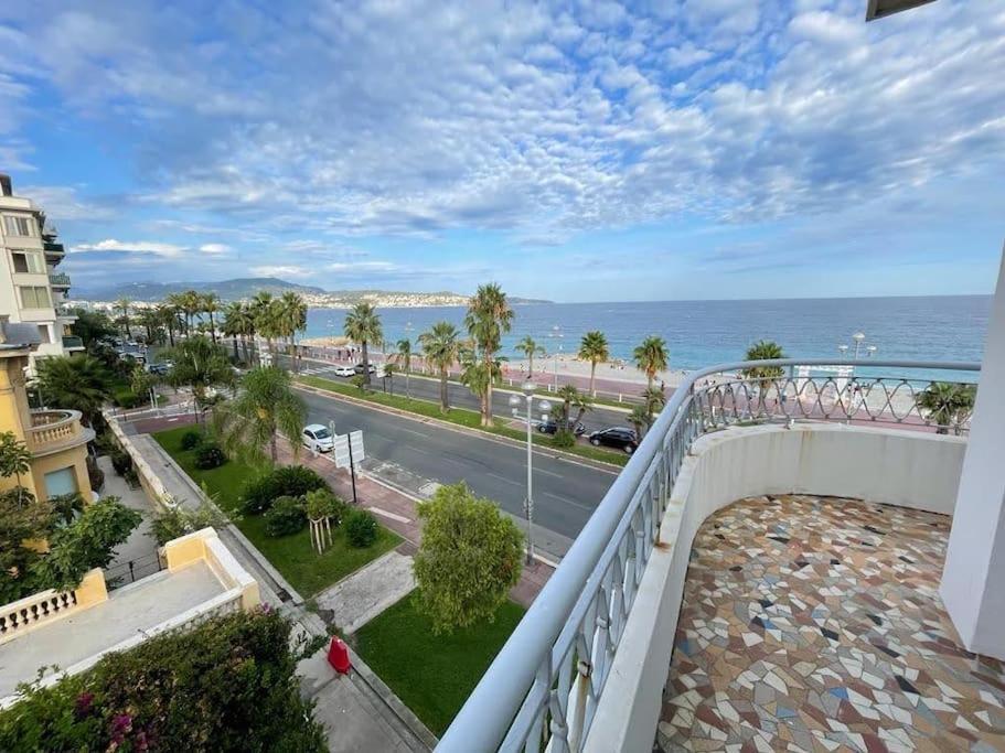 Beach Front, Superbe Appartement Pour 4 Personnes 尼斯 外观 照片