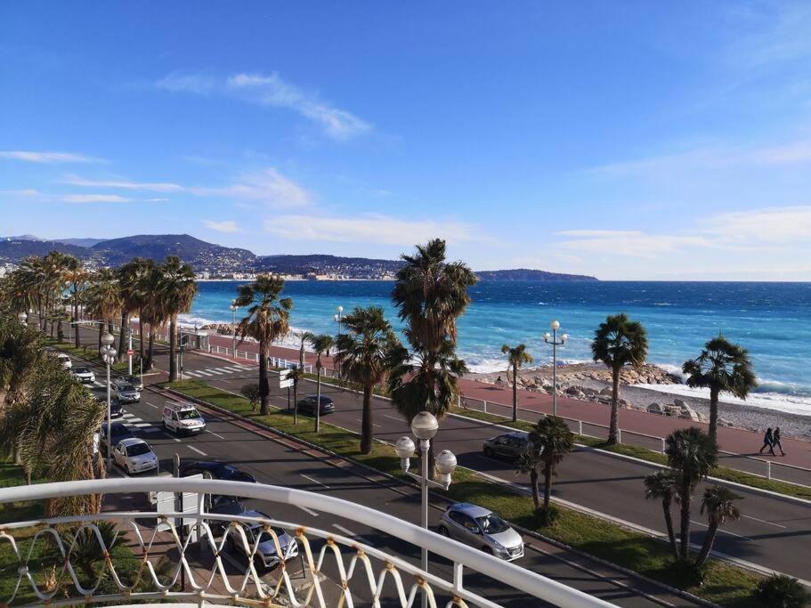 Beach Front, Superbe Appartement Pour 4 Personnes 尼斯 外观 照片