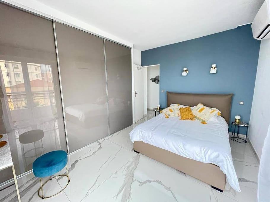 Beach Front, Superbe Appartement Pour 4 Personnes 尼斯 外观 照片