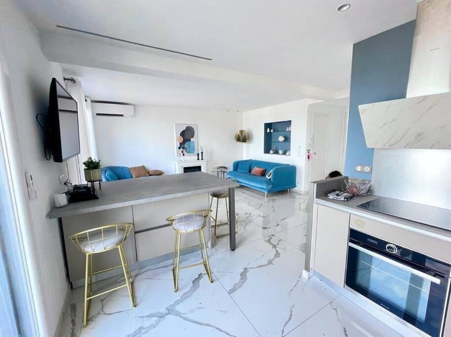 Beach Front, Superbe Appartement Pour 4 Personnes 尼斯 外观 照片
