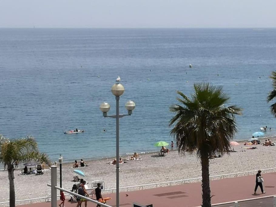 Beach Front, Superbe Appartement Pour 4 Personnes 尼斯 外观 照片