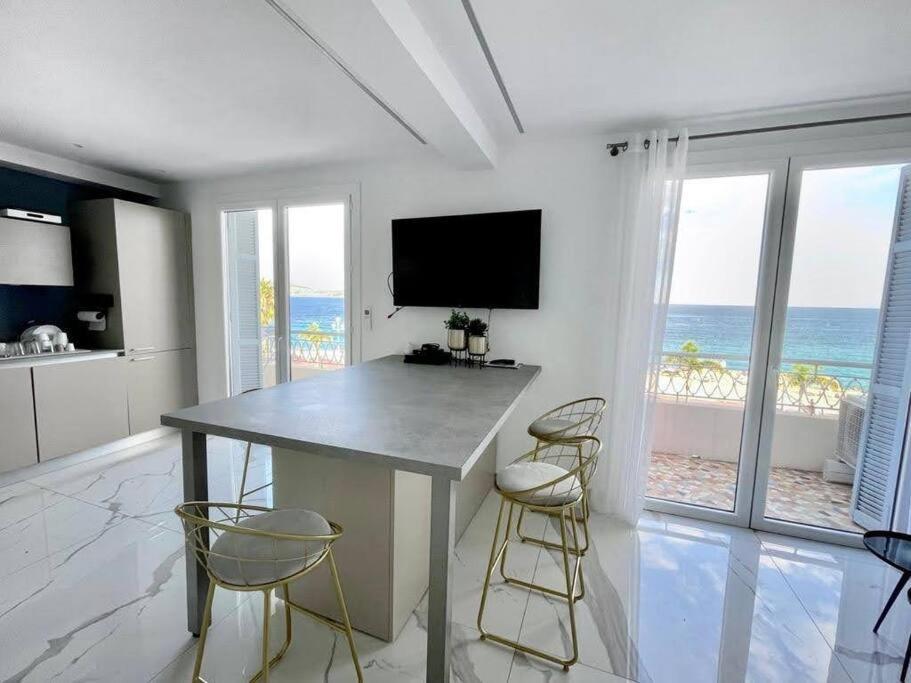Beach Front, Superbe Appartement Pour 4 Personnes 尼斯 外观 照片
