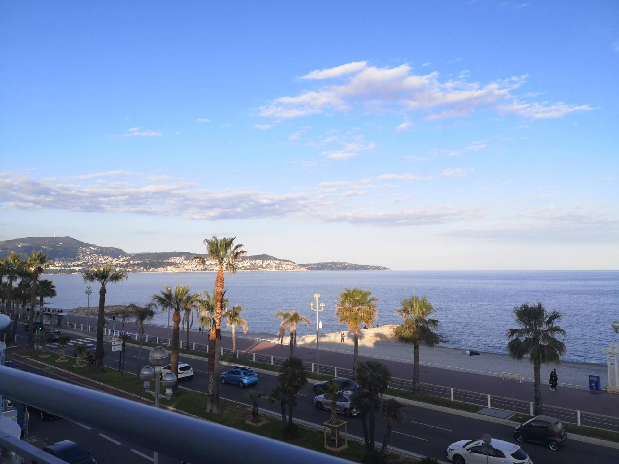 Beach Front, Superbe Appartement Pour 4 Personnes 尼斯 外观 照片