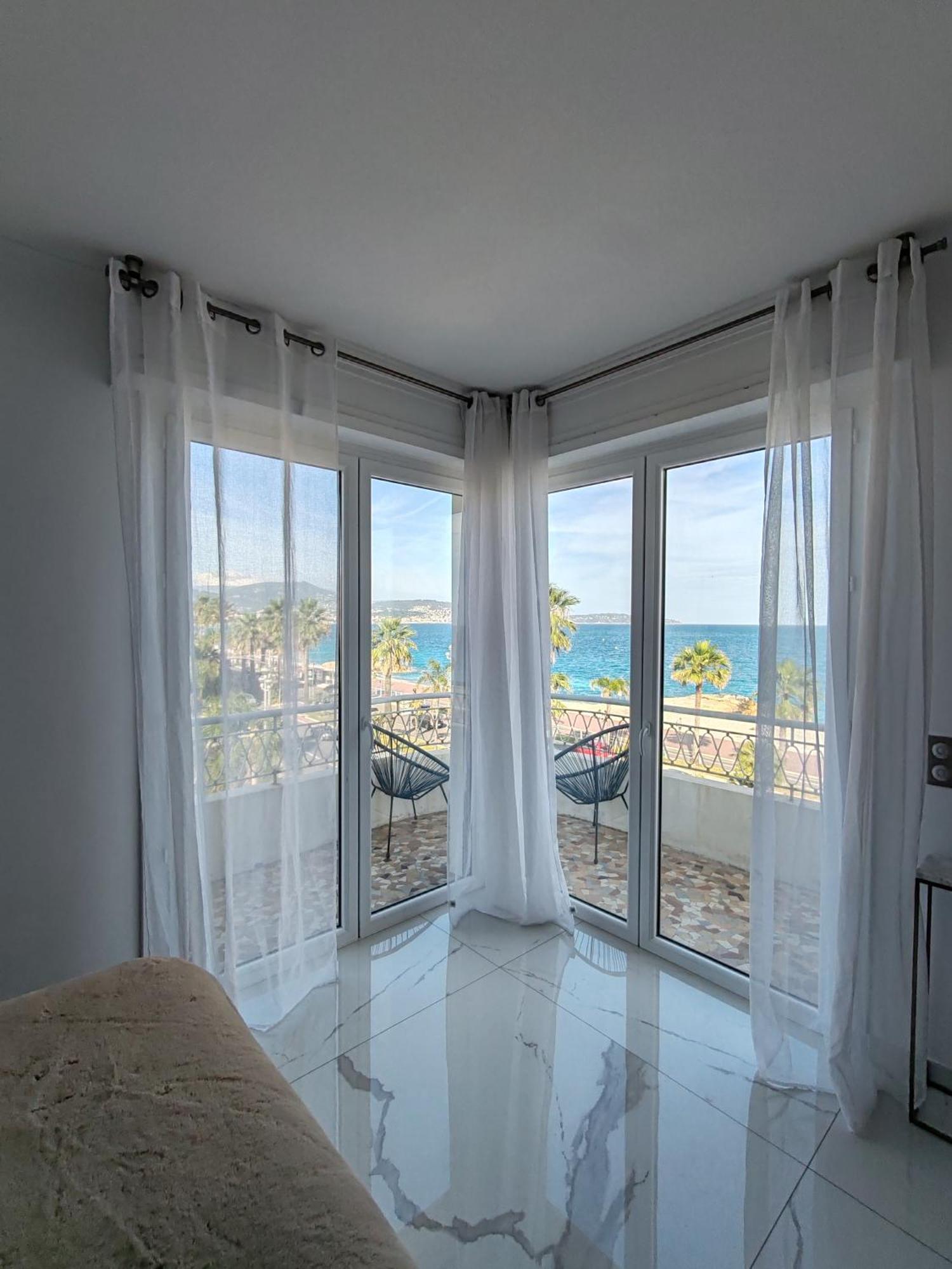 Beach Front, Superbe Appartement Pour 4 Personnes 尼斯 外观 照片