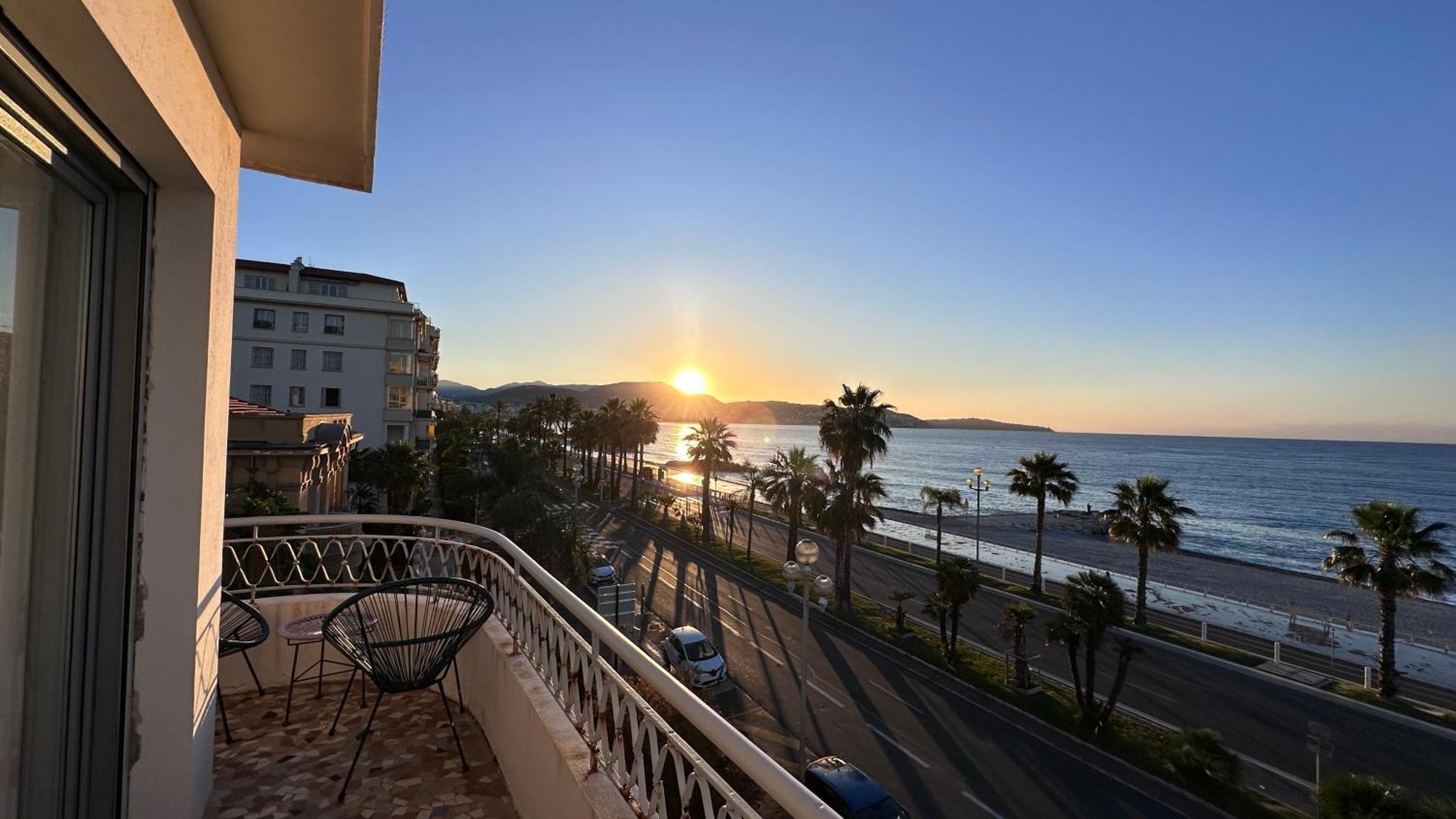 Beach Front, Superbe Appartement Pour 4 Personnes 尼斯 外观 照片