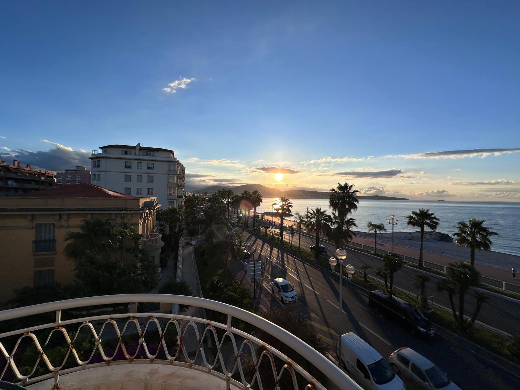 Beach Front, Superbe Appartement Pour 4 Personnes 尼斯 外观 照片