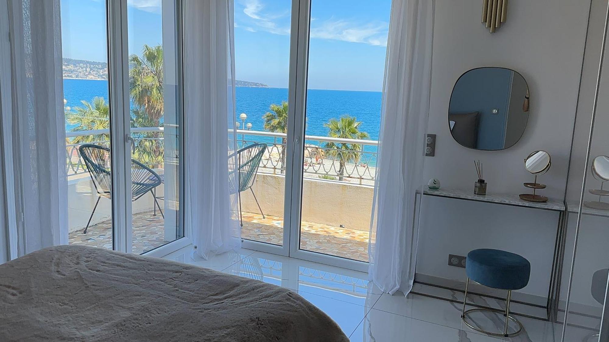 Beach Front, Superbe Appartement Pour 4 Personnes 尼斯 外观 照片